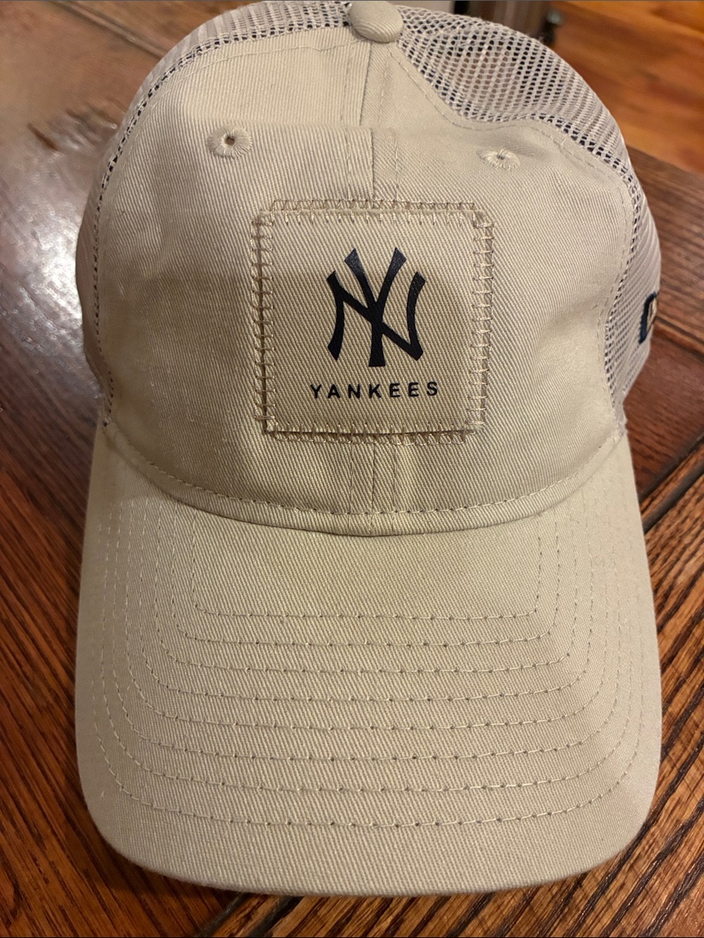 New Era Beige Yankees Mesh-Back Cap